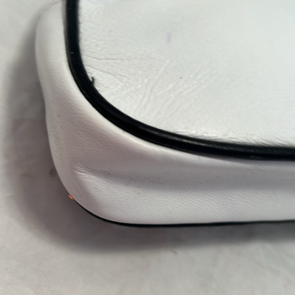 Isabella Fiore Flowers Cosmetic Case - Picture 3 of 15